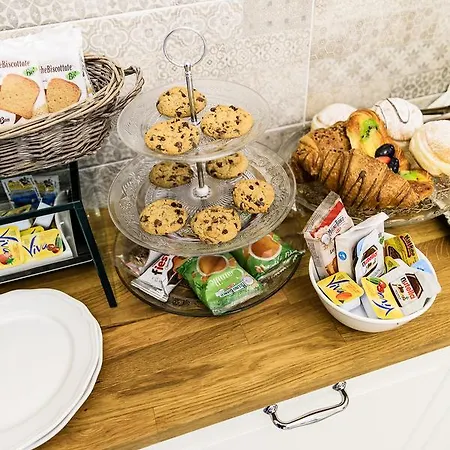 Maison Degli Artisti Bed & Breakfast 4*